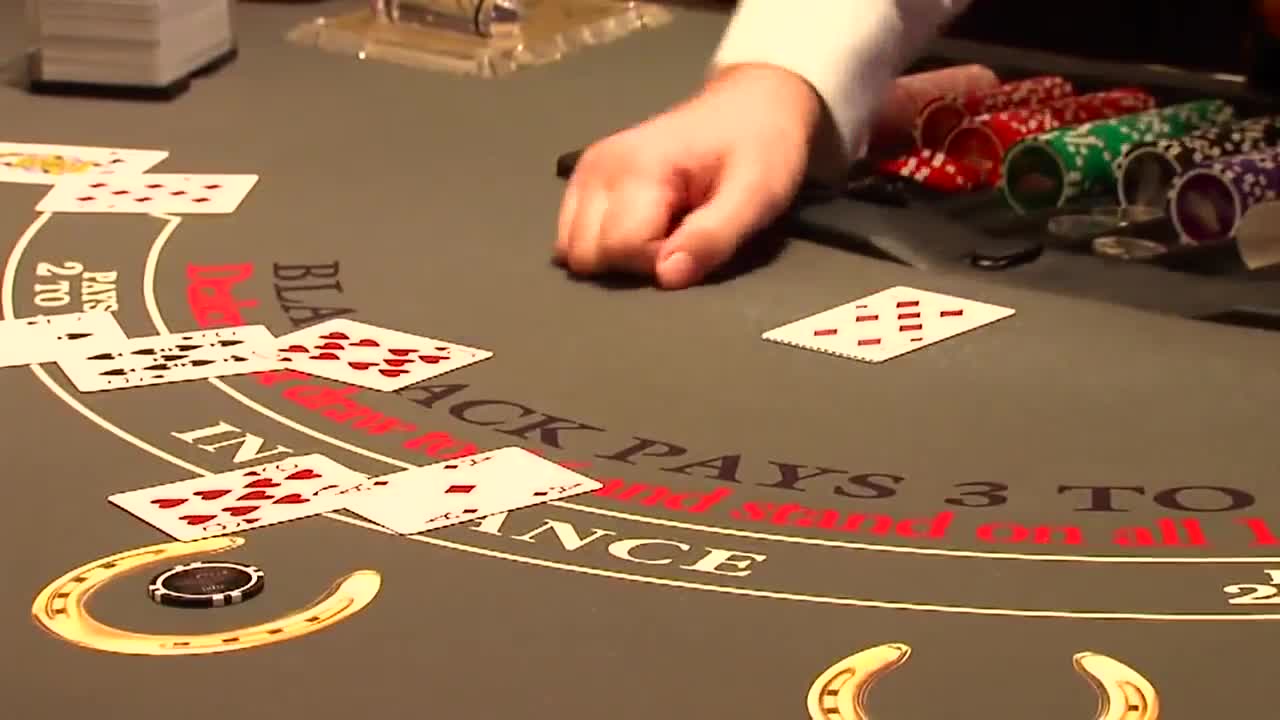 black jack table cartes jetons